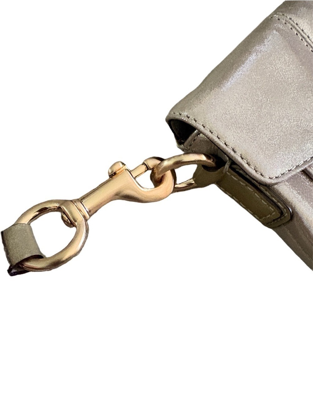 Coach Metallic Gold small crossbody purse. Turn lock closure compact leather - Picture 10 of 12